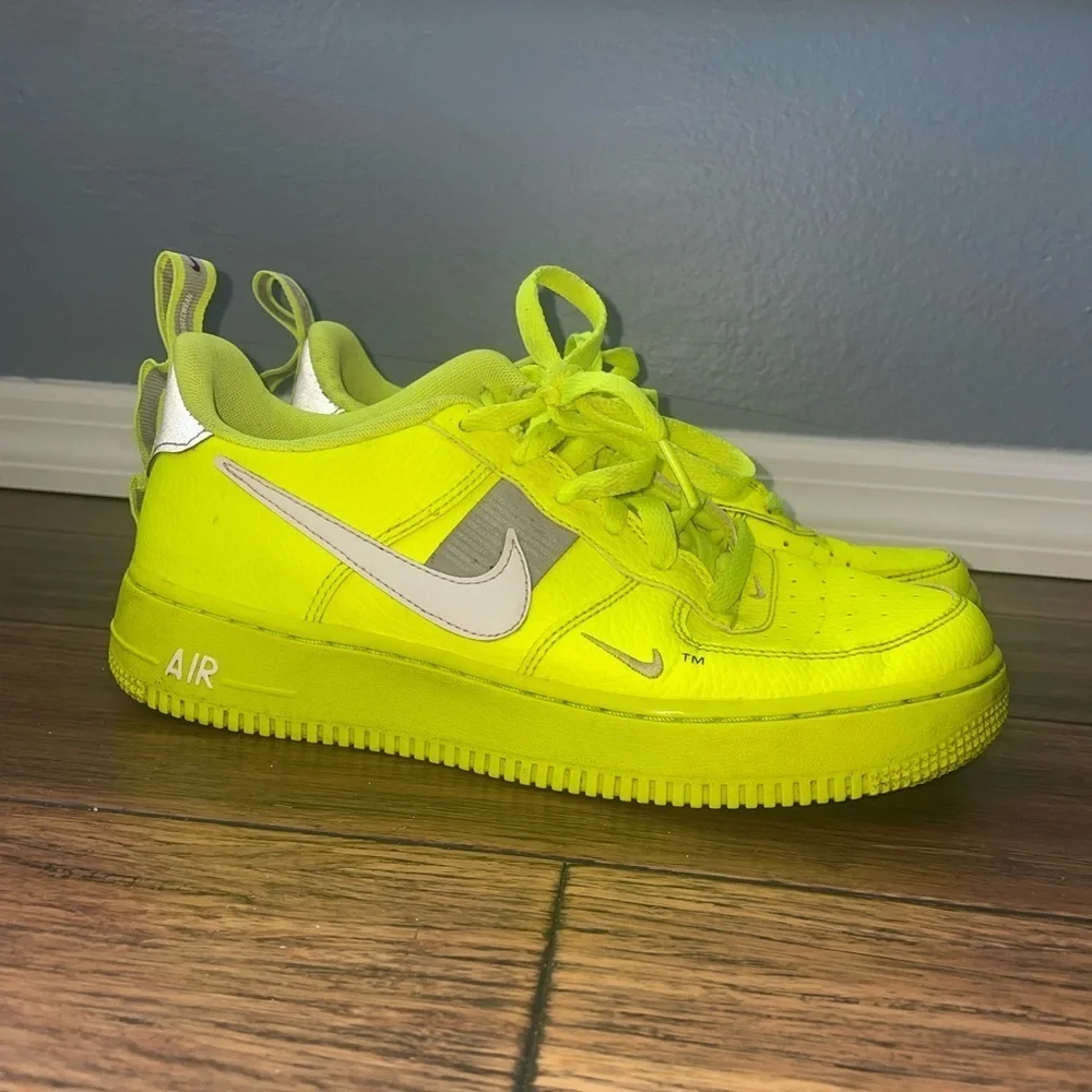 Rare✅Neon Nike Air Force 1 utility volt
